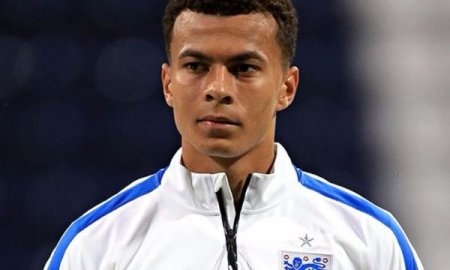 Futbol üzrə İngiltərə millisinin oyunçusu silahlı soyğuna məruz qalıb