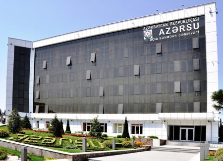 “AZƏRSU” ƏMƏKDAŞINDA KORONAVİRUS AŞKARLANDI, ONUN TƏMASDA OLDUĞU İŞÇİLƏR SƏRBƏST GƏZİR – Yasamal rayon Sukanal İdarəsinin əməkdaşları potensial xəstəlik daşıyıcılarıdır