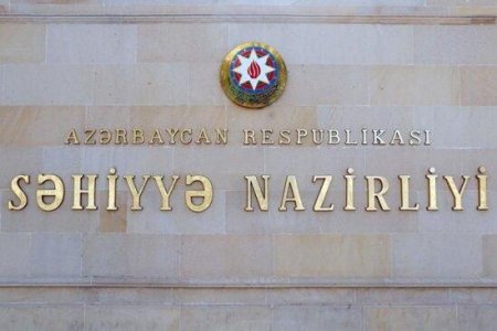 AR Səhiyyə Nazirliyi ev şəraitində müalicə alan COVİD-19 virusuna yoluxmuş vətəndaşlara onlarla birlikdə yaşayan yaxınları ilə xüsusi davranış qaydalarına əməl eyməyi tövsiyə edib