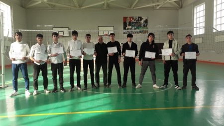 Qobustan şəhər 1 və 3 saylı tam orta məktəbinin idman zallarında yeniyetmə oğlanlar arasında voleybol üzrə qış turniri keçirilib