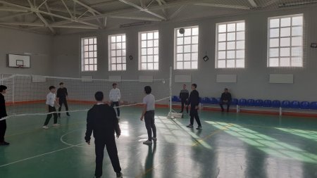 Qobustan şəhər 1 və 3 saylı tam orta məktəbinin idman zallarında yeniyetmə oğlanlar arasında voleybol üzrə qış turniri keçirilib