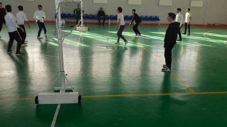 Qobustan şəhər 1 və 3 saylı tam orta məktəbinin idman zallarında yeniyetmə oğlanlar arasında voleybol üzrə qış turniri keçirilib