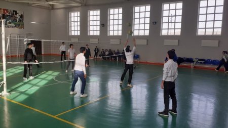 Qobustan şəhər 1 və 3 saylı tam orta məktəbinin idman zallarında yeniyetmə oğlanlar arasında voleybol üzrə qış turniri keçirilib