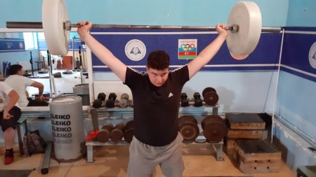 "İdman hamı üçün" layihəsi çərçivəsində “Ağırlıqqaldırma” zalında Azərbaycan Respublikasının Əməkdar məşqçisi Şəmsi Səfərlinin rəhbərliyi altında ağırlıqqaldırma idman növü üzrə nümunəvi çıxış təşkil olunub