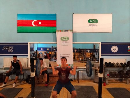 "İdman hamı üçün" layihəsi çərçivəsində “Ağırlıqqaldırma” zalında Azərbaycan Respublikasının Əməkdar məşqçisi Şəmsi Səfərlinin rəhbərliyi altında ağırlıqqaldırma idman növü üzrə nümunəvi çıxış təşkil olunub