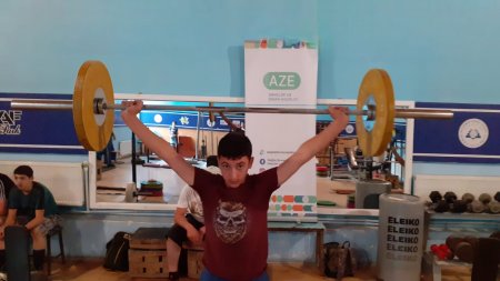 "İdman hamı üçün" layihəsi çərçivəsində “Ağırlıqqaldırma” zalında Azərbaycan Respublikasının Əməkdar məşqçisi Şəmsi Səfərlinin rəhbərliyi altında ağırlıqqaldırma idman növü üzrə nümunəvi çıxış təşkil olunub