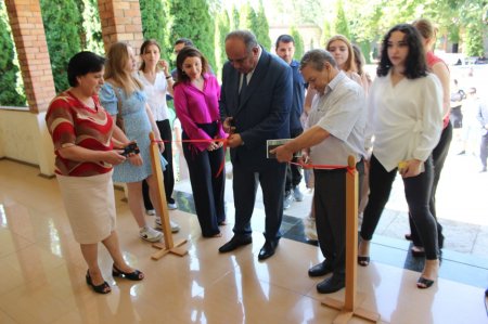 "Rəssamları tanıyaq" adlı sərgi təşkil edilib
