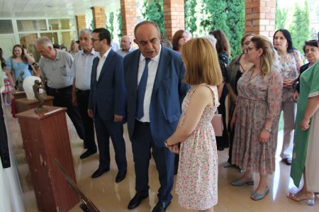 "Rəssamları tanıyaq" adlı sərgi təşkil edilib